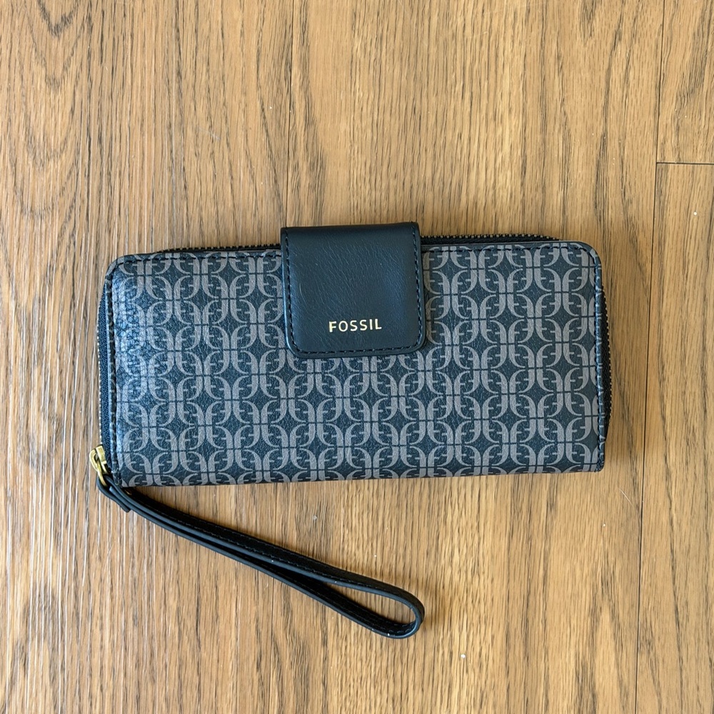BRAND NEW FOSSIL brown and black wristlet